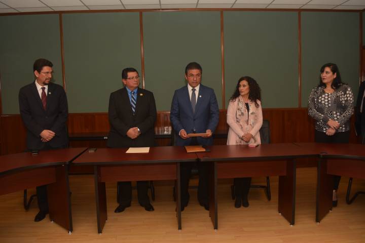 Designan a Juan Carlos Miranda como director interino de la Facultad de Contaduría y Ciencias Administrativas