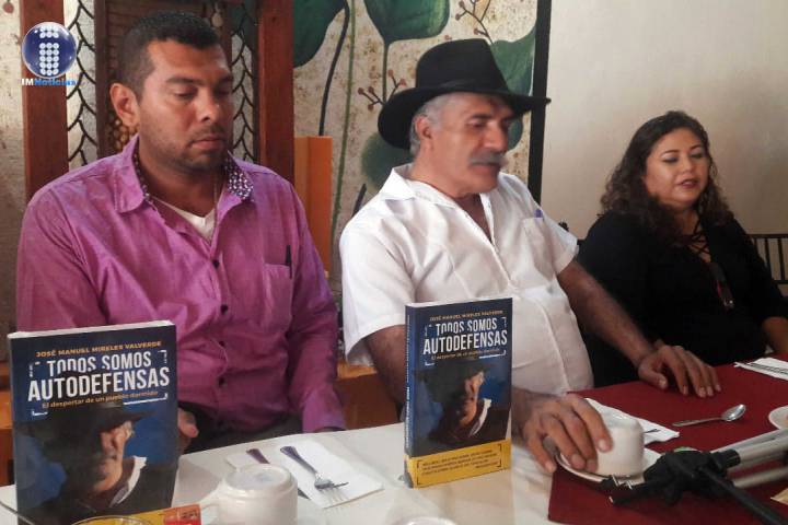 Mireles alza la mano para comandar Gendarmería Nacional