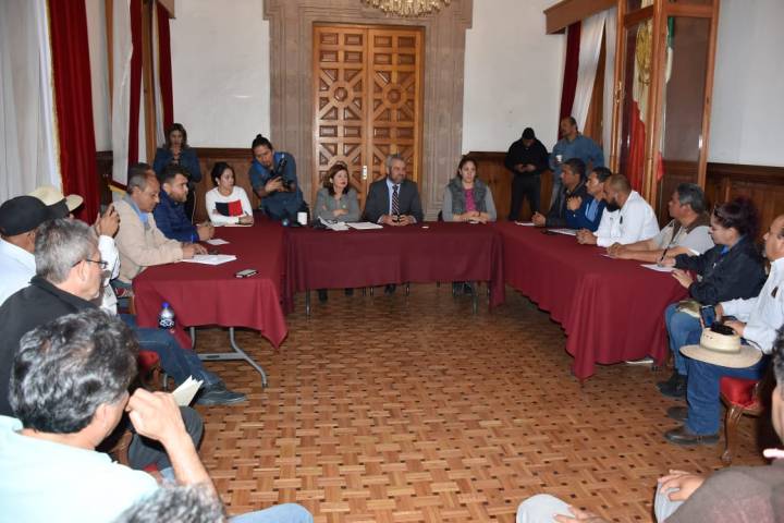Diputada Sandra Luz se compromete a defender los derechos de los trabajadores de la Junta de Caminos