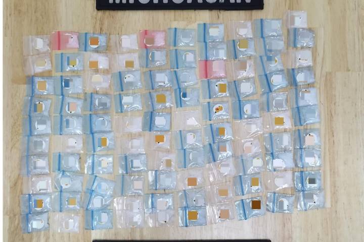 Detienen en Zamora a 3 hombres con 100 dosis de metanfetamina