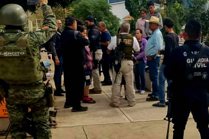 Ultiman a dos masculinos en la plaza del Salitre de Estopila