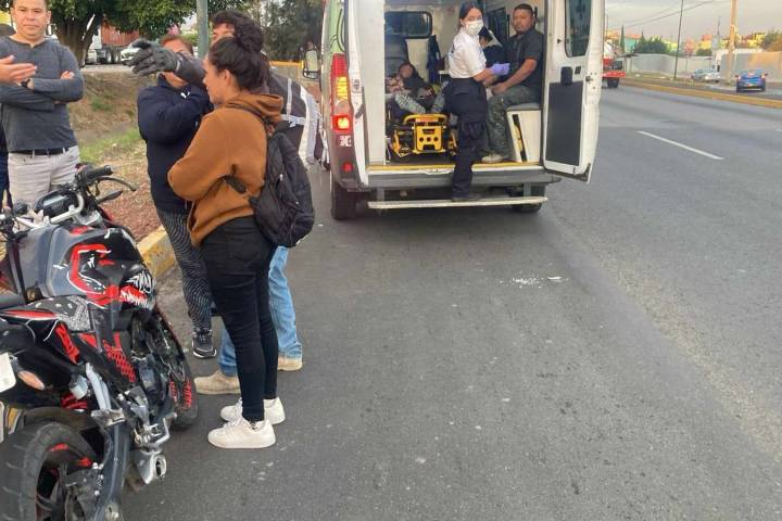 Se registran 2 accidentes de motocicletas en el libramiento de Morelia; hay 2 heridos