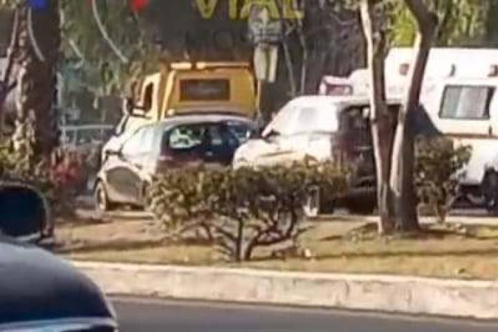 Choque de auto y combi de la Ruta Gris deja dos heridos, Morelia