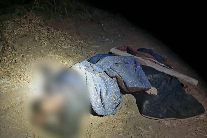 Abandonan cadáver baleado y encobijado en brecha de Apatzingán