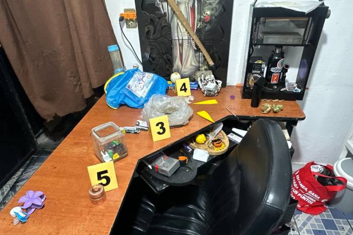 En cateo realizado en la colonia Eduardo Ruiz, asegura Fiscalía General narcótico en un inmueble relacionado en conductas ilícitas