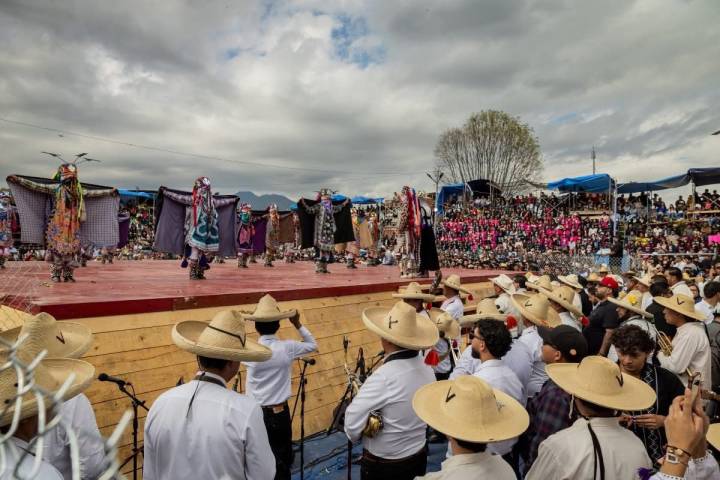 Danza de los kúrpites maravilla a turistas en Nuevo San Juan Parangaricutiro