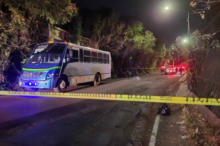Motociclista muere al ser atropellado por camión al Sur de Morelia