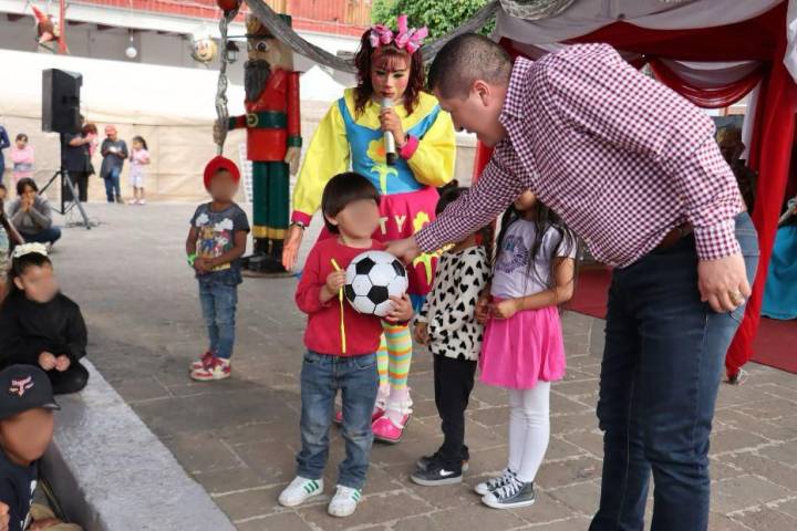 Vicente Gómez festeja a la niñez del Distrito XIX