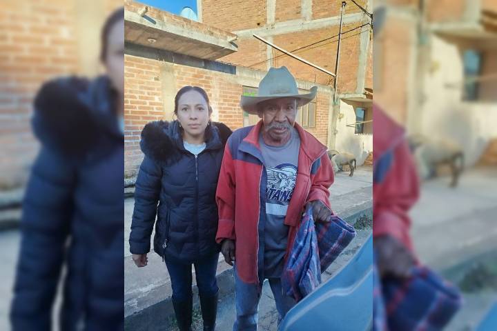 La diputada Eréndira Isauro regala sonrisas y cobijo para la temporada invernal
