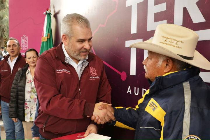 Atiende Bedolla propuestas ciudadanas en audiencia pública en Tarímbaro