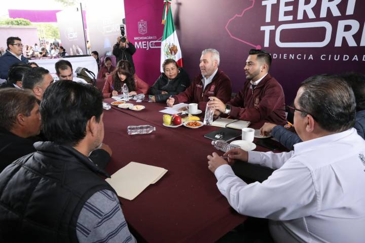 Bedolla dará seguimiento a propuestas ciudadanas para el desarrollo de Huandacareo