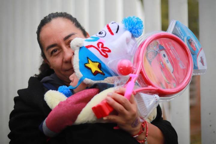 DIF Morelia lleva alegría con entrega de juguetes a niñas y niños del norponiente de la ciudad