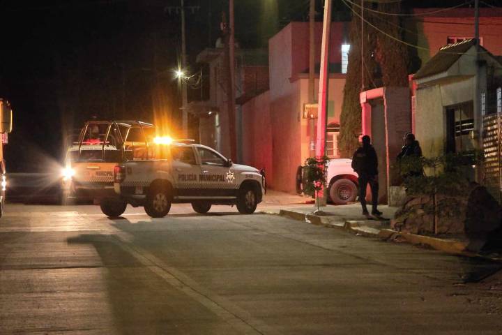 Delincuentes balean domicilio en Manantiales del Curutaran; hay una joven lesionada