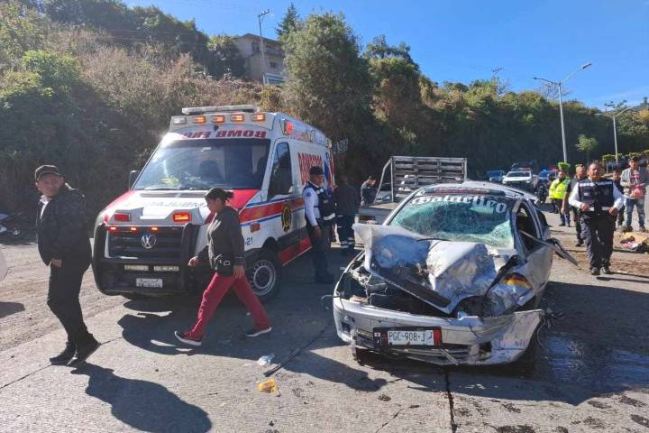 Choque entre camioneta y auto deja 6 heridos en Zitácuaro