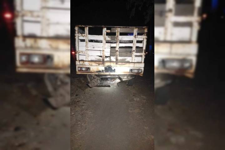 Choque por alcance entre taxi y camioneta, dejan 4 lesionados