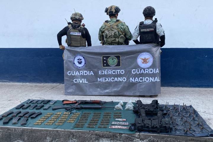 Agentes federales y estatales aseguran armas de alto poder en Apatzingán: SSP