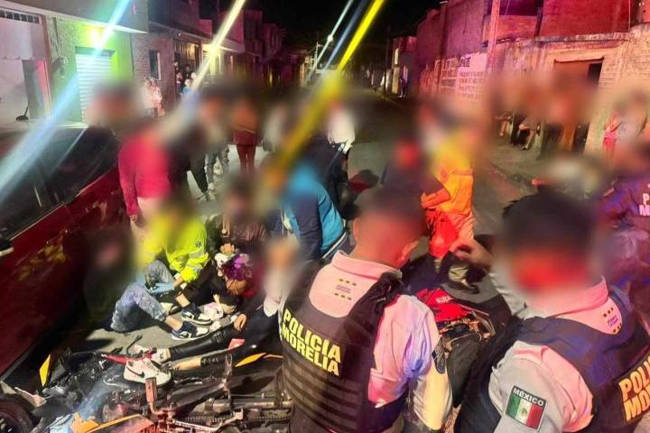 Accidente de motos deja al menos 3 adolescentes heridos en El Realito, Morelia