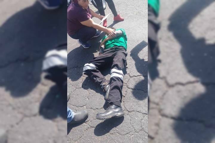 Motociclista choca contra camioneta, en el Libramiento Norte de Zamora
