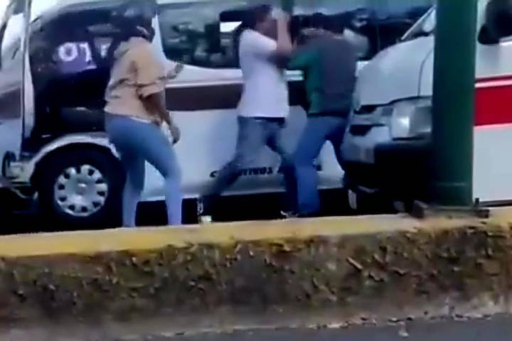 Combiero y motociclista intercambian puñetazos en la Av. Madero Poniente de Morelia