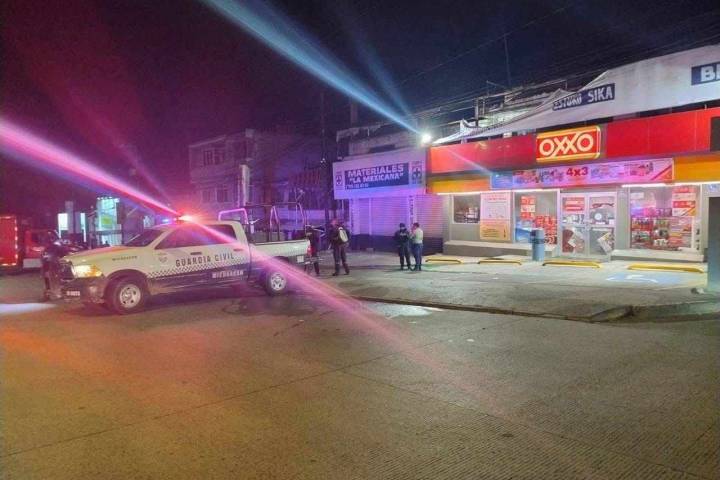 Tres muertos, seis heridos, tres Oxxos y un restaurante quemados, saldo de hechos violentos en Zitácuaro
