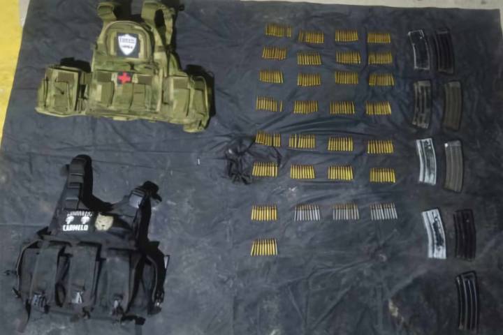Asegurados 60 Explosivos Improvisados, cartuchos, 8 camionetas y equipo táctico en Tierra Caliente