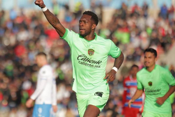 Sorprende Juárez al Cruz Azul