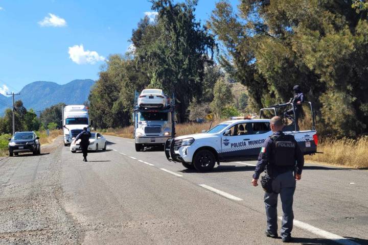 Dos presuntos robacarros detenidos tras balacera en la Morelia-Pátzcuaro