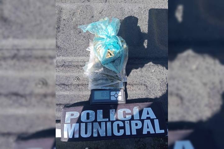 Policía de Pátzcuaro detiene a joven en posesión de marihuana