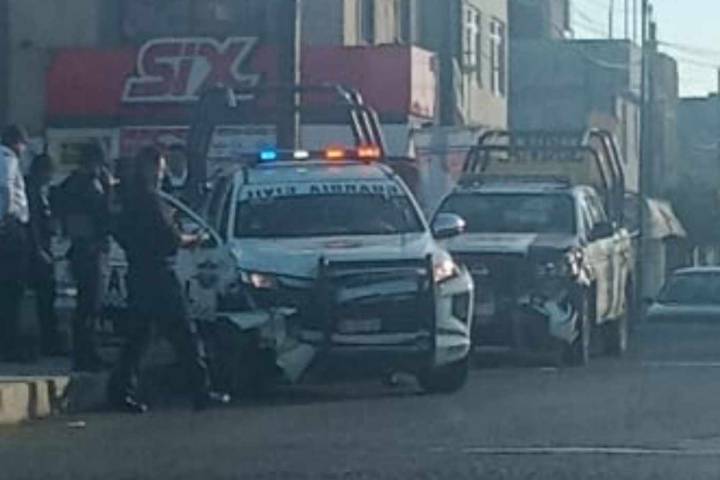 Patrulla de la GC se estrella contra banqueta de puente al norte de Morelia