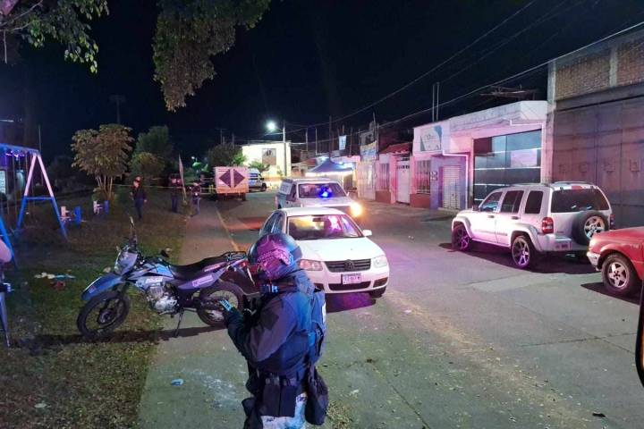 Solitario pistolero mata muchacho en negocio de micheladas, en el Colorín Norte