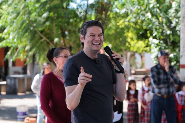 Gobierno de Alfonso Martínez construirá cancha de fútbol en escuela primaria
