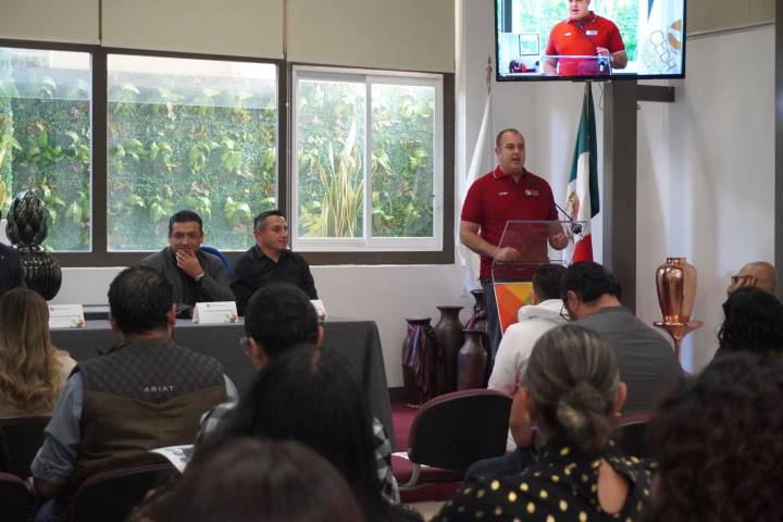 CEDH Michoacán acerca servicios de salud a personas sordas