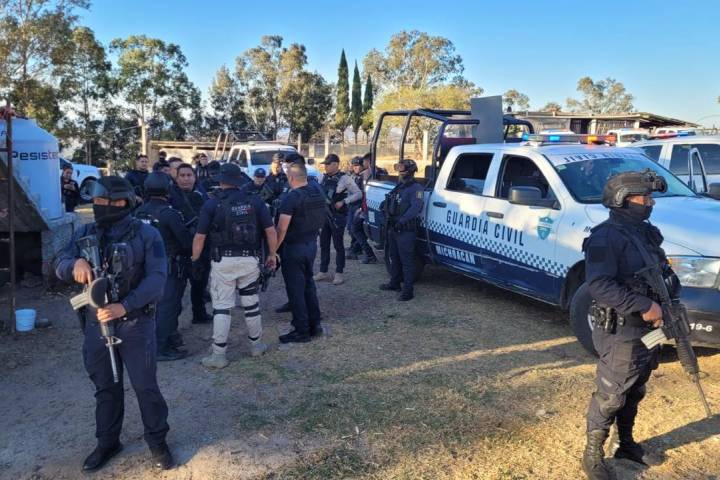 Civiles armados atacan a policías de Queréndaro