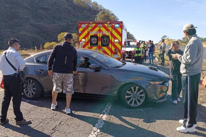 Se registra choque por alcance en la autopista Siglo XXI