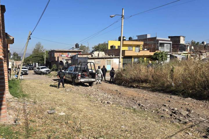 Joven mujer muere en vía pública, tras ser baleada por delincuentes en Jacona