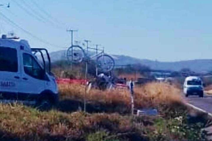 Hallan 2 jóvenes ejecutados a la orilla de la carretera libre Morelia-Salamanca