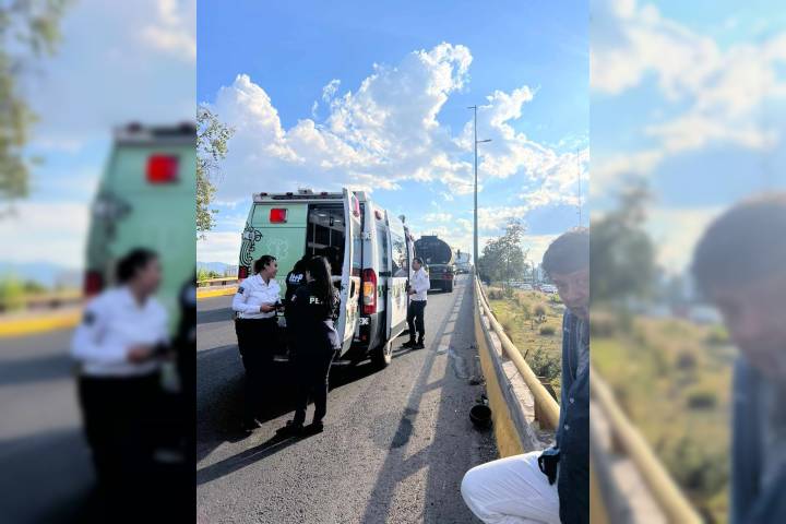 Dos heridos tras choque de moto y pipa frente a la Terminal de Autobuses de Morelia