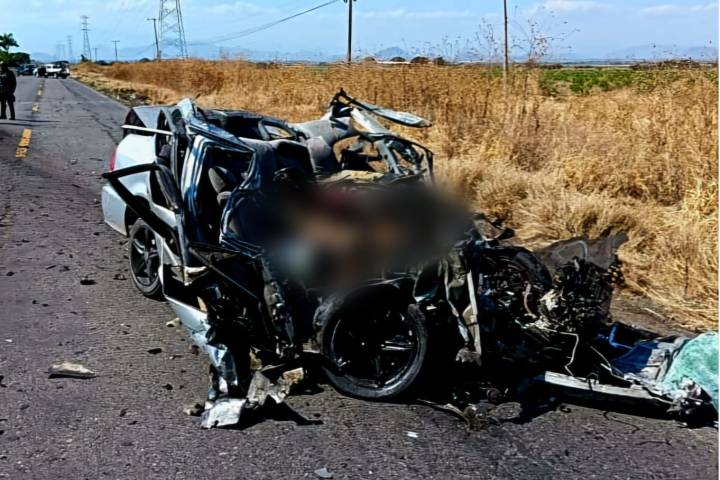 Pareja muere tras brutal accidente entre auto pipa, en Buenavista