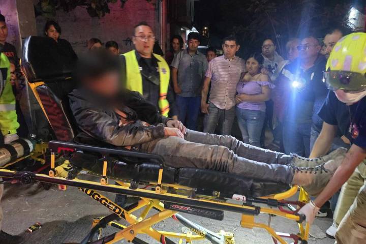 Motociclista presuntamente ebrio cae de su unidad y queda herido