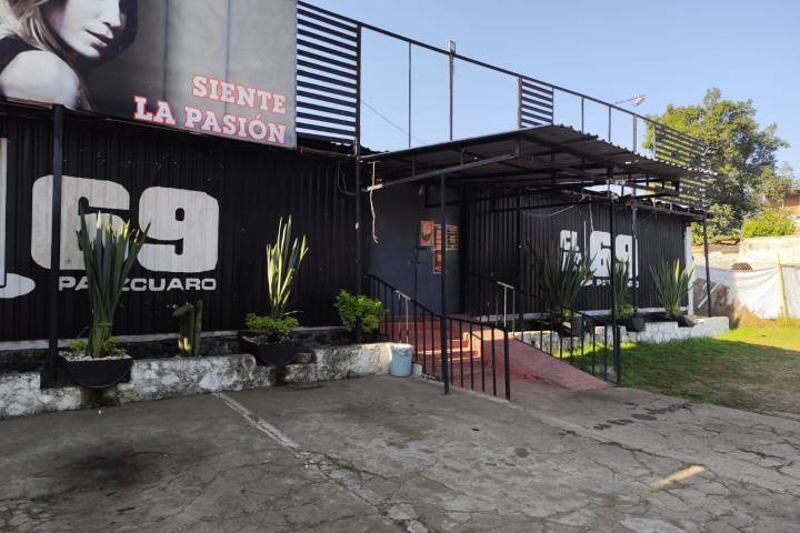 Delincuentes armados rafaguean club nocturno en Pátzcuaro