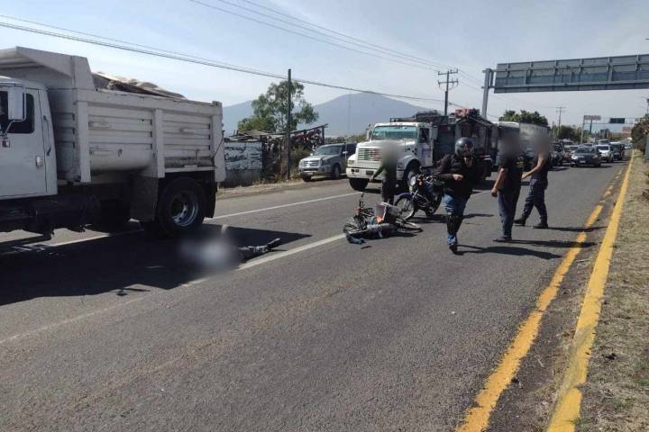 Se registra choque entre ciclista y motociclista al poniente de Morelia; hay 3 heridos
