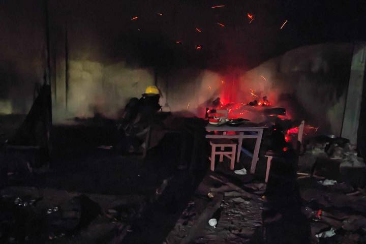 Mujer presuntamente bajo los influjos de las drogas le prende fuego a bodega en Apatzingán