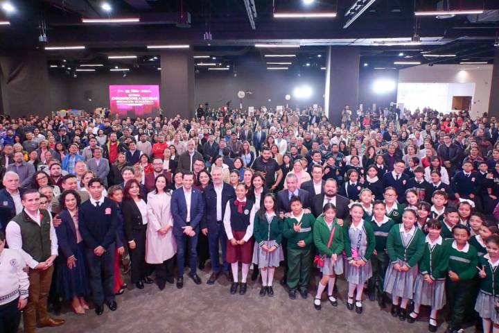 Entrega Bedolla 6 mil chromebooks en beneficio de 80 mil alumnos