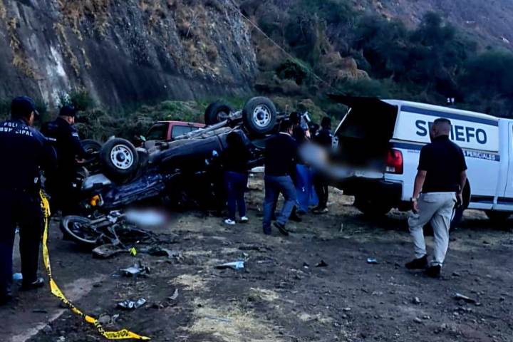 Dos muertos tras aparatoso choque de moto y camioneta en Pajacuarán