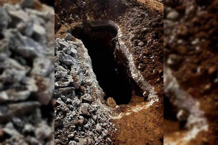 Peatón queda herido al caer a excavación en céntrica calle de Pátzcuaro