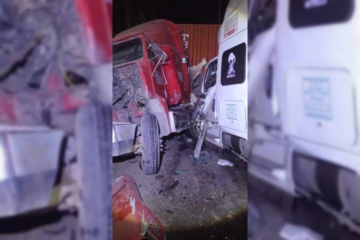 Un herido grave tras choque entre dos tráileres, en la Siglo XXI