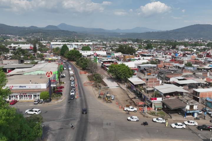 Con avance del 30 % el paso superior vehicular La Hielera, en Uruapan: Gobierno estatal
