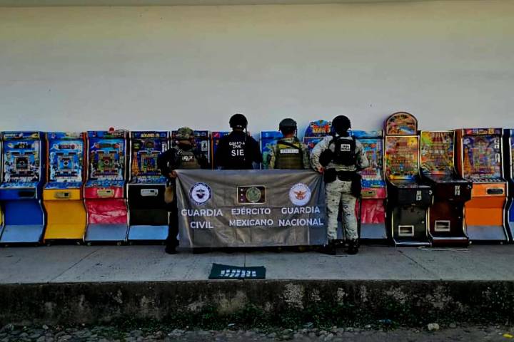 En operativo interinstitucionales autoridades aseguran 16 máquinas tragamonedas, en Apatzingán