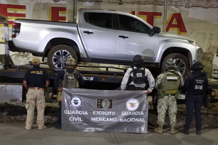 En un operativo interinstitucional, fueron asegurados cuatro vehículos con reporte de robo y alteraciones en sus medios de identificación