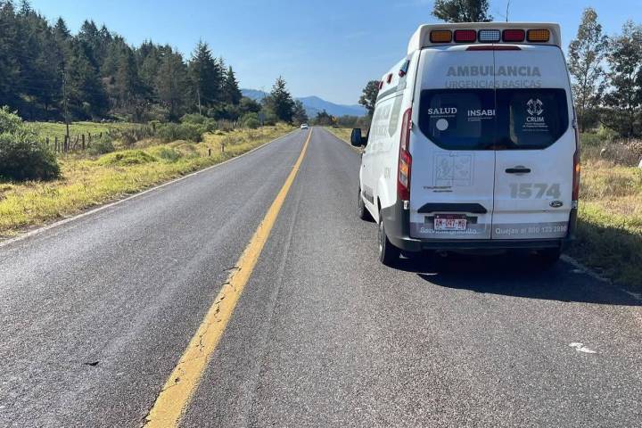 Motociclista resulta gravemente lesionado tras derrapar en la carretera Tzintzuntzan-Sanabria